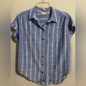 So women’s striped shirttail hem blouse